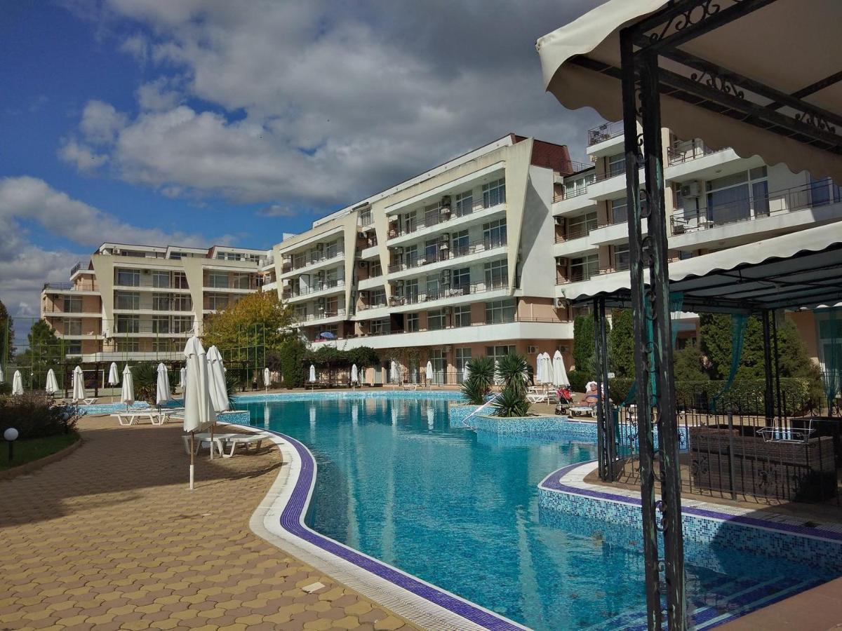 Apartment Daisy Grand Kamelia Pantai Sunny Luaran gambar