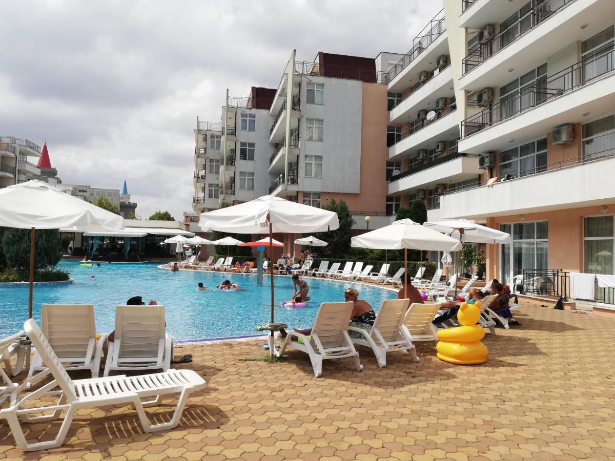 Apartment Daisy Grand Kamelia Pantai Sunny Luaran gambar