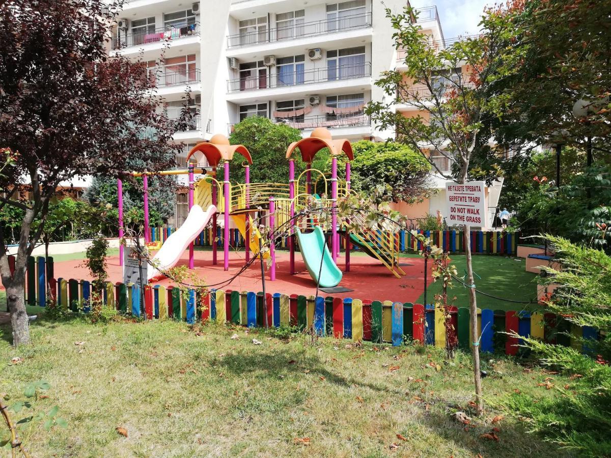 Apartment Daisy Grand Kamelia Pantai Sunny Luaran gambar