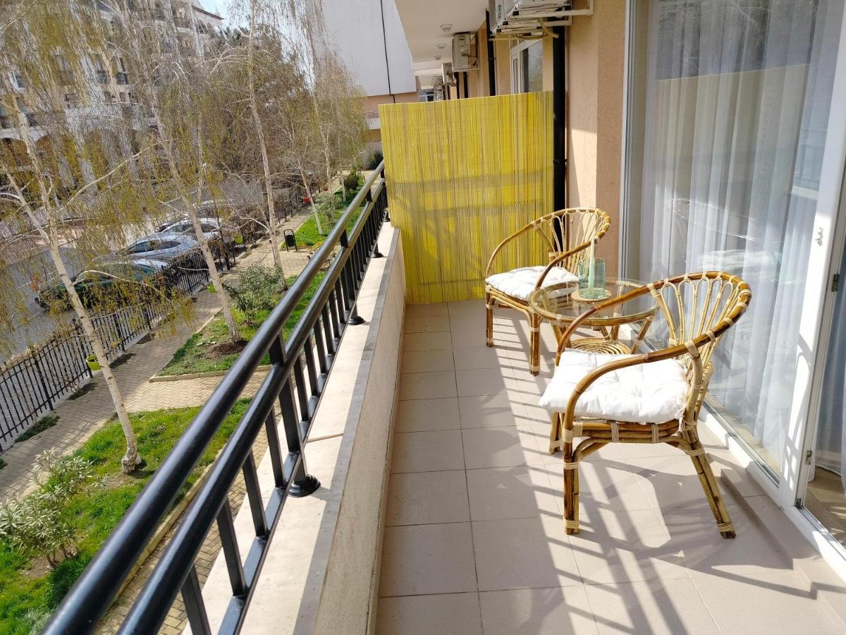 Apartment Daisy Grand Kamelia Pantai Sunny Luaran gambar