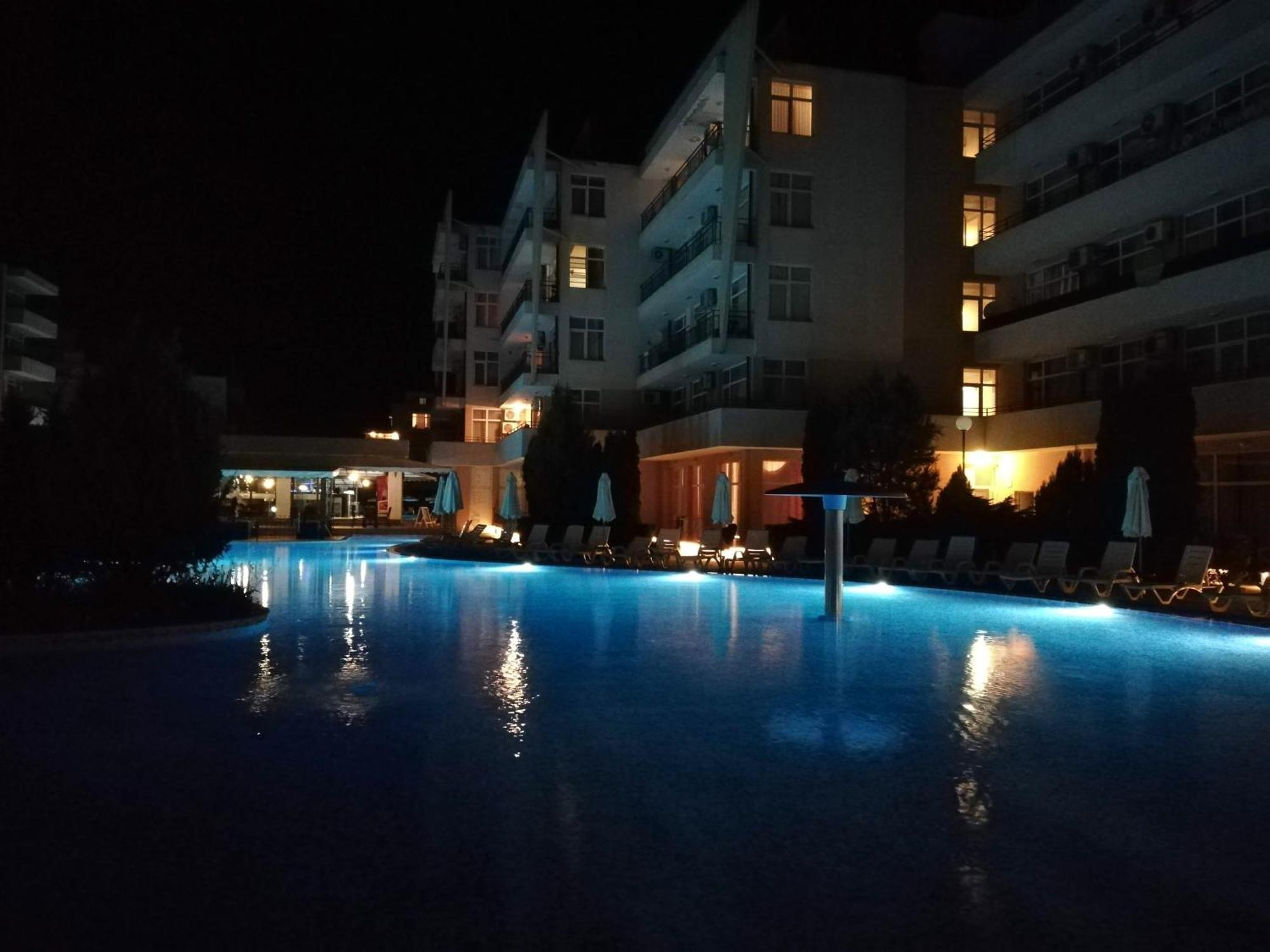 Apartment Daisy Grand Kamelia Pantai Sunny Luaran gambar