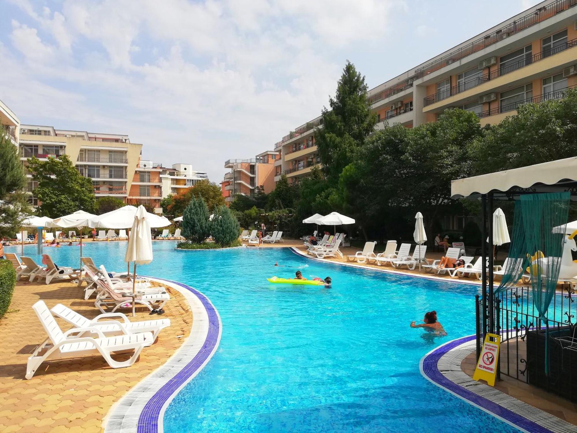 Apartment Daisy Grand Kamelia Pantai Sunny Luaran gambar